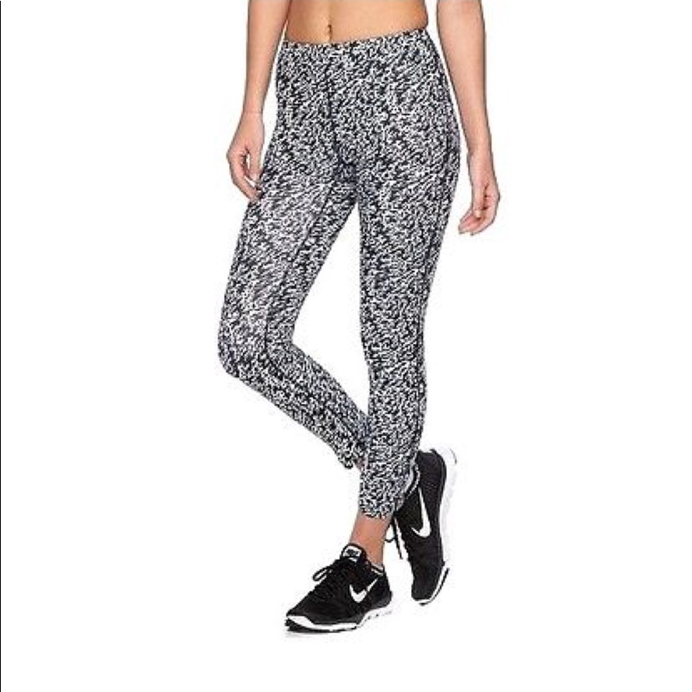 Nike Women’s Pronto Essential Running Crop Pant